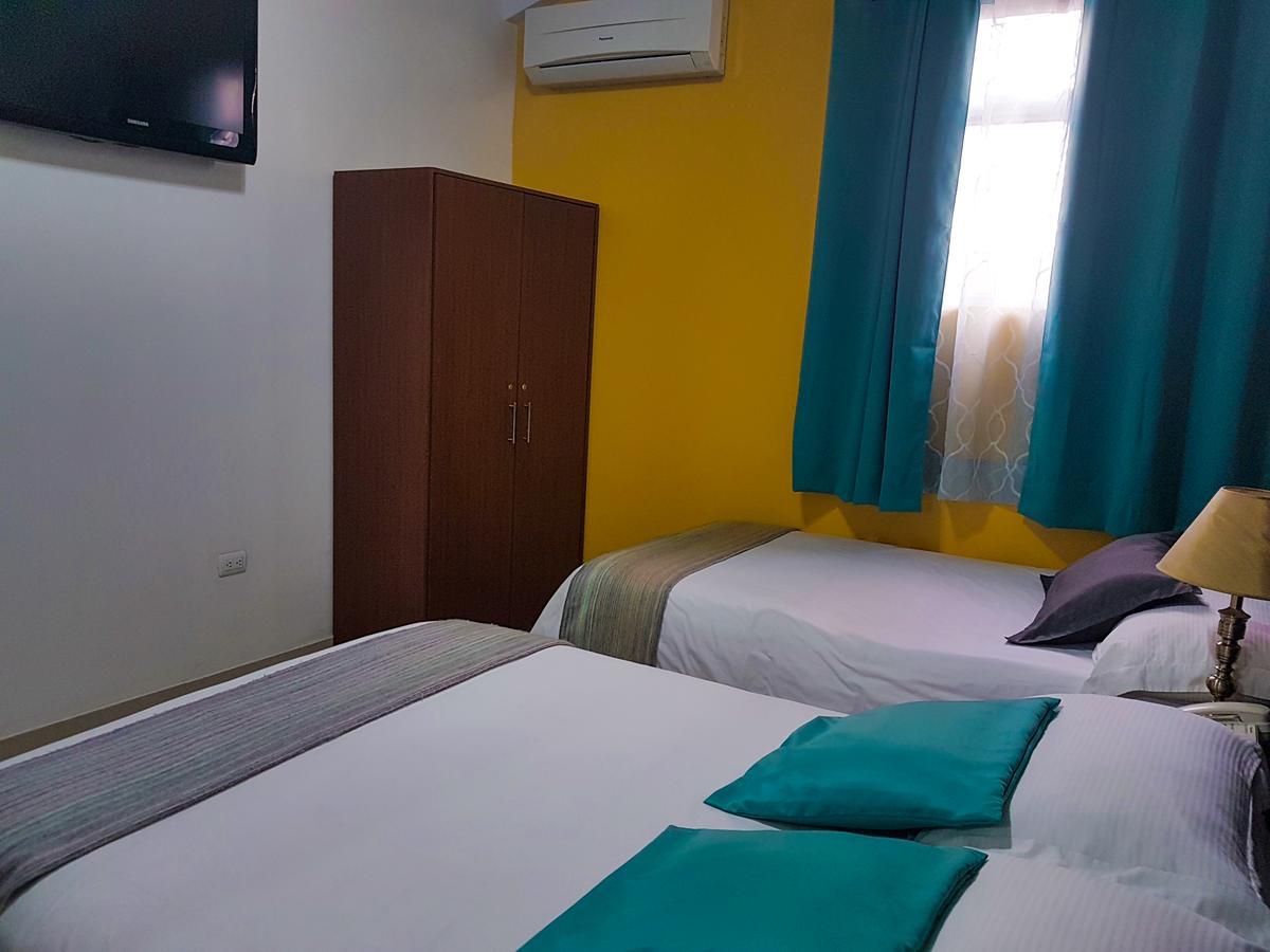 Hostal Blue Pacific Manta Eksteriør billede