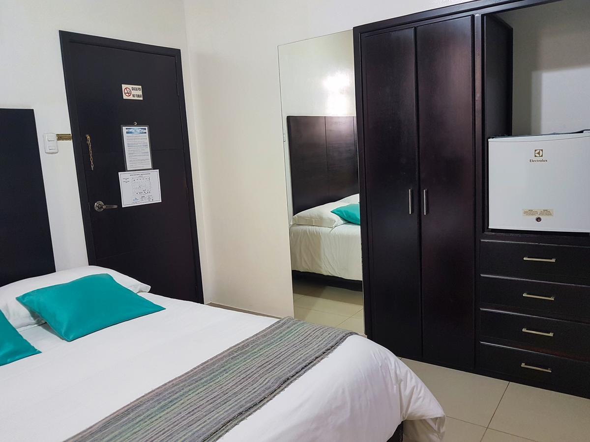 Hostal Blue Pacific Manta Eksteriør billede